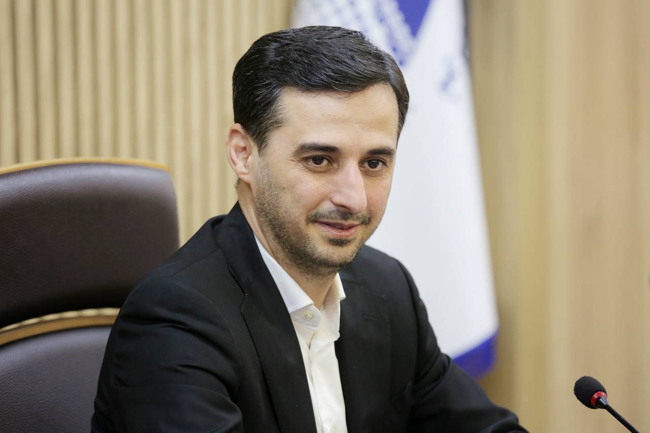 به گزارش وقایع نیوز به نقل از روابط‌عمومی چادرملو، فرید دهقانی، مدیرعامل چادرملو با اعلام این مطلب و با اشاره به عملکرد درخشان کارخانه احیای آهن اسفنجی چادرملو در سه‌ماهه نخست سال جاری، گفت: کارخانه احیای چادرملو بدون توقف برنامه‌ریزی‌شده موفق شد با ثبت رکوردهای تازه در تولید، کیفیت و بهره‌وری انرژی، گام بلندی در مسیر توسعه صنعتی کشور بردارد.