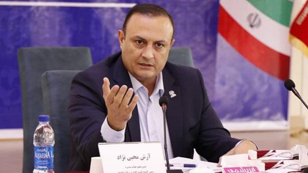 به گزارش وقایع نیوز: آرش محبینژاد، امروز (سه شنبه) در نشست خبری در پاسخ به پرسش خبرنگار اقتصاد سالم مبنی براینکه یکی از متقاضیان خرید سهام مدیریتی گروه خودروسازی سایپا، بابک زنجانی است که ادعا میشود نقدینگی کلانی نیز برای این کار دارد، آیا وی را دارای صلاحیت برای این کار میدانید!؟ اظهار کرد: به هر حال و به طور کلی هر کسی که وارد رقابت برای خرید سایپا میشود باید شرایط خصوصیسازی را بپذیرد.
