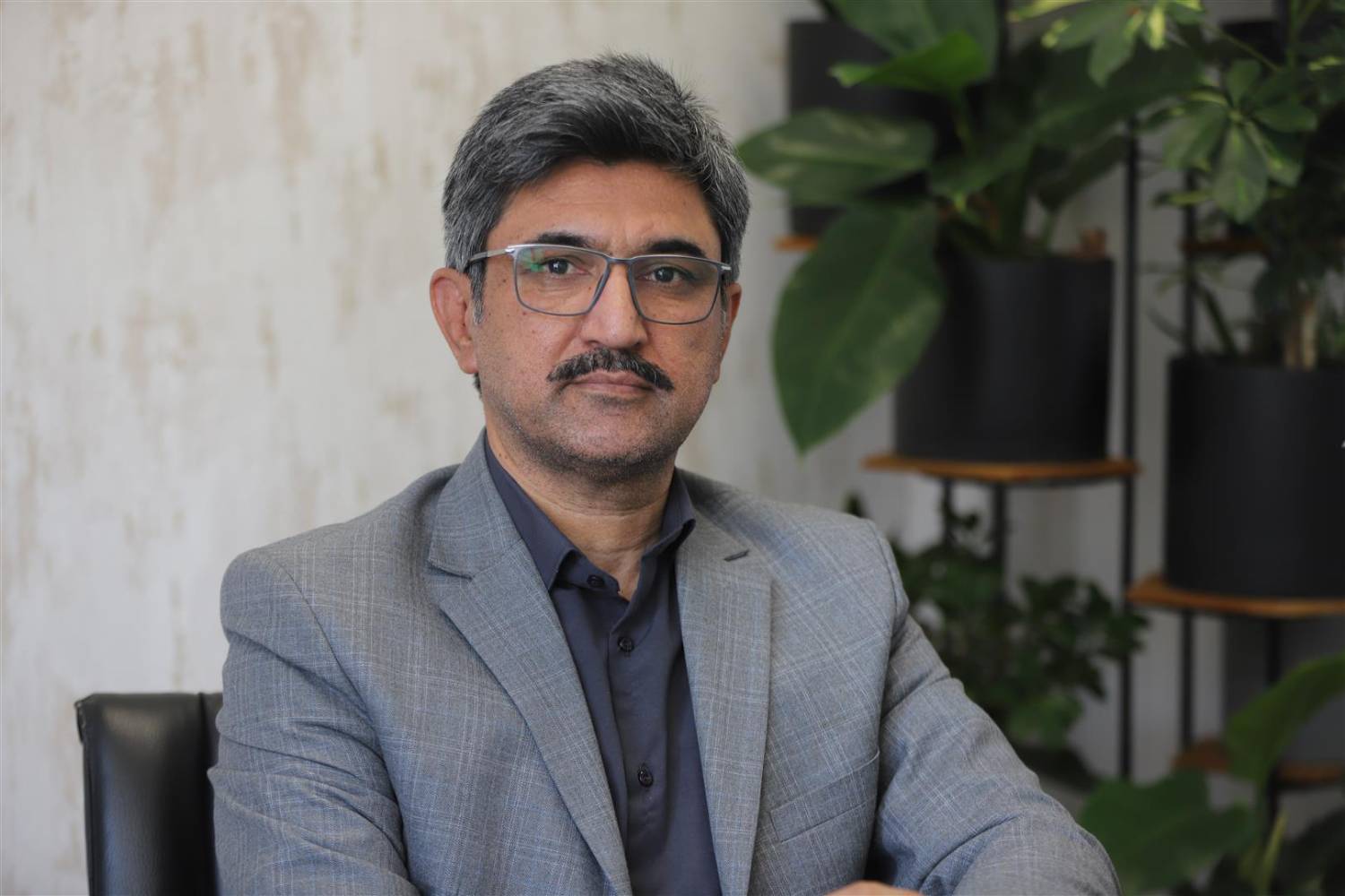 به گزارش وقایع نیوز: ناصر خرمالی با اشاره به اهمیت ساماندهی فرآیند صادرات در این مناطق گفت: به‌منظور جلوگیری از بروز مشکلات در گذشته برای واحدهای تولیدی صادرکننده، رویه‌ای جدید در اظهارنامه‌های گمرکی مناطق آزاد طراحی و اجرا شده است که در چارچوب آن، صادرکنندگان می‌توانند گزینه «ورود موقت برای صادرات» را انتخاب کنند.