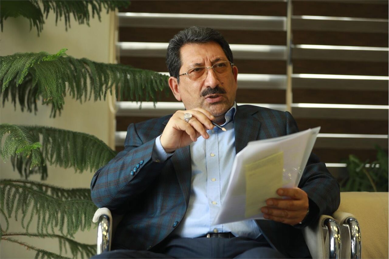 به گزارش وقایع نیوز: وزیر صمت حامی واردکننده است.