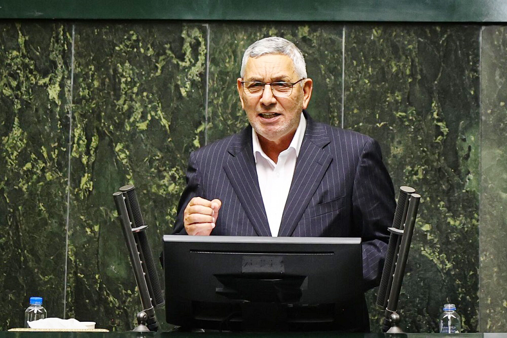 به گزارش وقایع نیوز: عبدالغفور امان‌زاده عضو کمیسیون کشاورزی، آب، منابع طبیعی و محیط زیست مجلس شورای اسلامی در گفت‌وگو با خبرنگار روستانیوز با بیان اینکه وضعیت مراکز تولید و بنگاه‌های اقتصادی کشور به دلیل نبود سرمایه در گردش به خصوص در حوزه کشاورزی خیلی مناسب نیست، اظهار داشت: بخش تولید برای رونق و پایداری نیازمند حمایت‌های مالی ویژه در قالب دریافت وام و تسهیلات از نظام بانکی است.