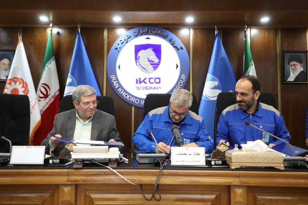 به گزارش وقایع نیوز به نقل از ایکوپرس- در این نشست عادل پیرمحمدی، مدیرعامل گروه صنعتی ایران‌خودرو، با تاکید بر مسوولیت اجتماعی بنگاه‌های بزرگ صنعتی گفت: ما مسوولیت‌های اجتماعی را نه یک فعالیت جنبی، بلکه بخشی از ماموریت اصلی خود می‌دانیم. اگر زیان‌های ناشی از قیمت‌گذاری دستوری نبود، منابع قابل‌توجهی را می‌توانستیم به این حوزه اختصاص دهیم. با این حال، اکنون نیز در حد توان در این مسیر گام برمی‌داریم.