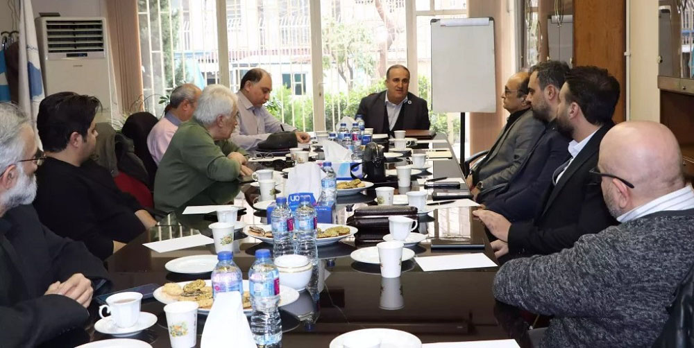 به گزارشاقتصادمحور، انجمن صنفی شرکتهای حملونقل بینالمللی ایران در یک هفته اخیر انتخابات تعیین رئیس و نواب رئیس بخشهای تخصصی خود از جمله بخش جادهای، مالیاتی و بیمه تأمین اجتماعی و گمرک، ترانزیت و بیمه را برگزار کرد.