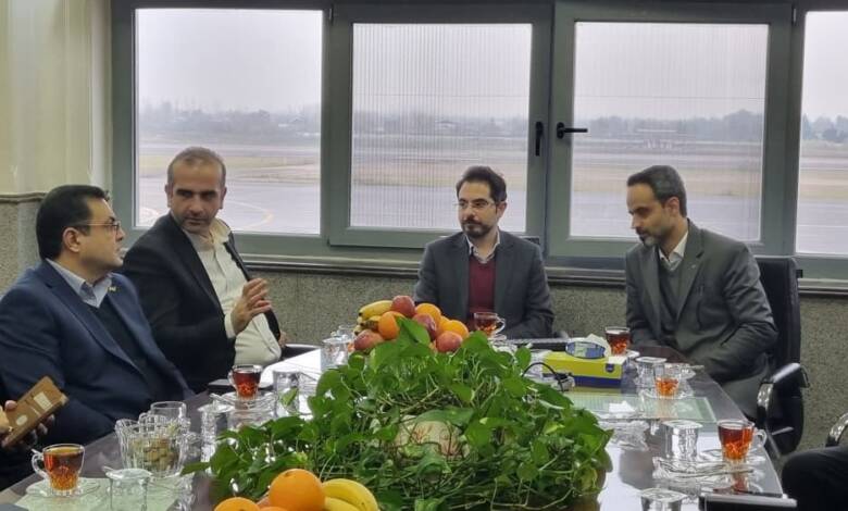 به گزارشاقتصادمحور به نقل از روابط عمومی و امور بین الملل سازمان منطقه آزاد انزلی، در این نشست که باهدف ارتقاء ظرفیت‌های فرودگاهی استان گیلان و تقویت زیرساخت‌های حمل‌ونقل هوایی شمال کشور برگزار شد، ضمن بررسی وضعیت موجود فرودگاه رشت، به تبادل نظر پیرامون نیازهای توسعه‌ای این مجموعه، ایجاد ترمینال جدید ، تملک اراضی پیرامونی و افزایش پروازهای داخلی و بین‌المللی و نقش آن در تسهیل ارتباطات تجاری و گردشگری استان پرداختند.