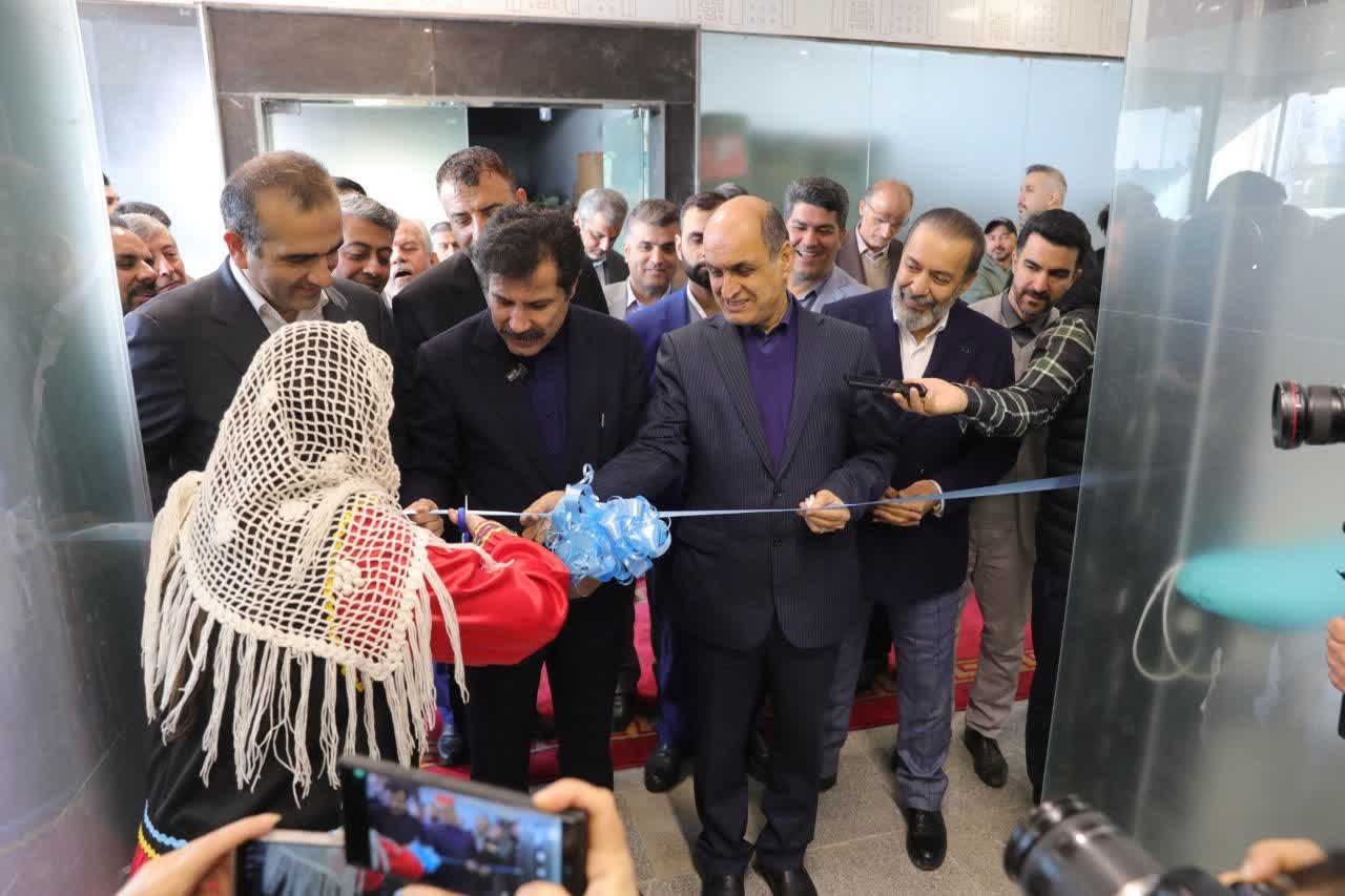 به گزارشاقتصادمحور به نقل از روابط عمومی و امور بین‌الملل سازمان منطقه آزاد انزلی: براین اساس 9 طرح تولیدی-صنعتی با میزان سرمایه‌گذاری 198 میلیارد تومانی و اشتغالزایی مستقیم برای 199 نفر توسط بخش خصوصی در زمینه‌های تجهیزات رایانه، یخچال‌های صنعتی، پوشاک، قطعات خودرو، تولید کیسه پلاستیک، عطر، و پوشاک به صورت رسمی در مدار تولید قرار گرفت.