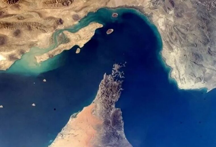 به گزارش اقتصادمحور به نقل از مانا، از همین روی، تصمیمگیرندگان و سرمایهگذاران باید با فروپاشی ناگهانی لجستیک منطقهای و توقف تجارت از طریق مسیر دریایی اصلی که خاورمیانه و هند و اقیانوسیه را به هم متصل میکند، دست و پنجه نرم کنند.