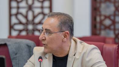 به گزارش اقتصادمحور به نقل از مانا، در پی تحولات اخیر ژئوپلیتیکی و افزایش ریسک‌های ناشی از درگیری نظامی در منطقه، بازار حمل‌ونقل دریایی کشور با چالش‌های جدی در حوزه بیمه، هزینه‌های عملیاتی و ثبات نرخ‌ها مواجه شده است؛ به طوری که لغو یا محدودسازی پوشش بیمه‌ای از سوی شرکت‌های بیمه بین‌المللی، زمینه‌ساز افزایش هزینه‌های موسوم به هزینه ریسک جنگ «War Risk Surcharge» شده است.