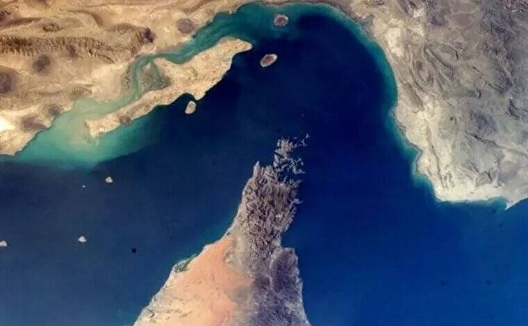 به گزارش اقتصادمحور به نقل از مانا، از همین روی، تصمیمگیرندگان و سرمایهگذاران باید با فروپاشی ناگهانی لجستیک منطقهای و توقف تجارت از طریق مسیر دریایی اصلی که خاورمیانه و هند و اقیانوسیه را به هم متصل میکند، دست و پنجه نرم کنند.