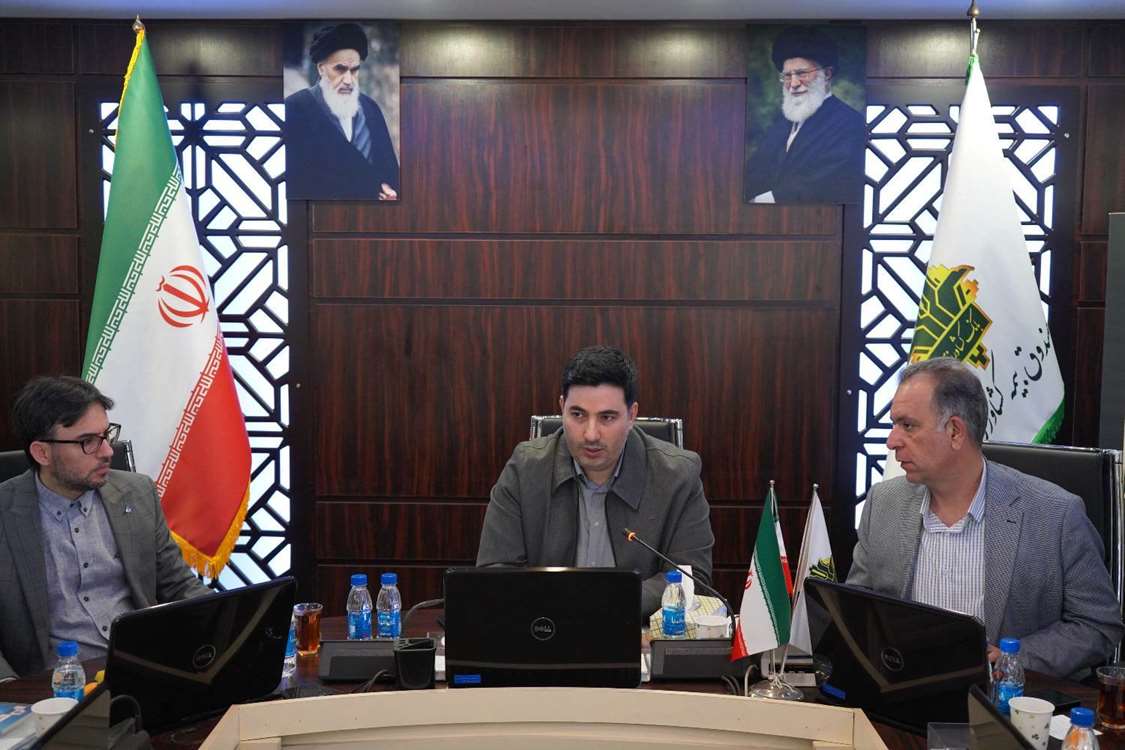 به گزارش اقتصادمحور به نقل از روابط عمومی صندوق بیمه کشاورزی، بهزاد باباخانی در نخستین جلسه کمیته فنی صندوق در حضور نمایندگان ارشد وزارتخانه‌های جهادکشاورزی، صنعت، معدن و تجارت، سازمان برنامه و بودجه و وزارت امور اقتصاد و دارایی، ضمن قدردانی از نقش‌آفرینی دولت و مجلس شورای اسلامی برای خلق رکوردهای چشمگیر بیمه کشاورزی در سال ۱۴۰۴، به تشریح این دستاوردها پرداخت و گفت: صندوق بیمه کشاورزی در سال 1404 به موفقیت‌های مالی و عملیاتی برجسته‌ای دست یافت که تحول مثبتی در خدمات‌رسانی به مردم و بخش کشاورزی ایجاد کرده است.