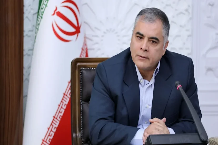 به گزارش اقتصادمحور به نقل از خانه ملت، محسن پاک‌نژاد در حاشیه نشست با نواب رئیس و رؤسای کمیسیون‌های تخصصی مجلس بیان کرد: در این نشست درباره مسائل پیرامون حوزه انرژی در شرایط جنگی صحبت شد، مسائل حوزه صنعت نفت مطرح  و مقرر شد با هم‌اندیشی بیشتر، چالش‌ها را برطرف کنیم.