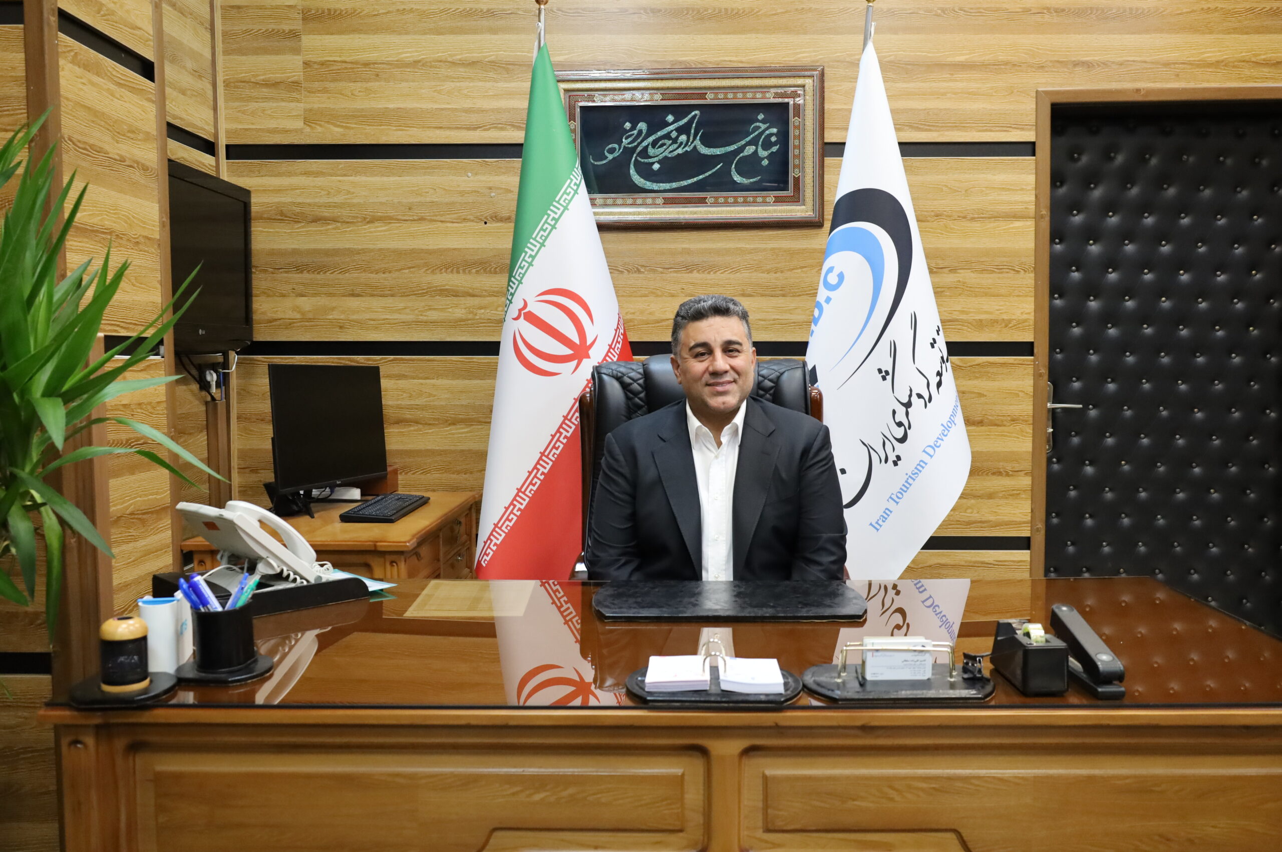 به گزارش وقایع‌نیوز: در چنین هنگامه‌ای، صنعت گردشگری نه فقط به‌منزله‌ی بخشی از اقتصاد، بلکه به‌عنوان نهاد فرهنگی و اجتماعی بازآفرینِ امید و پیوستگی ملی جایگاه ویژه‌ای می‌یابد.