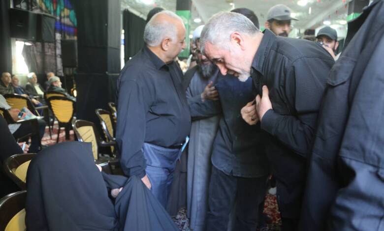 به گزارش اقتصادمحور: در فضایی سرشار از احترام و قدردانی، علی زاکانی شهردار تهران و علی نیکزاد نائبرئیس مجلس شورای اسلامی با حضور در منزل مادر شهیدان شهیدی، با این مادر صبور و فداکار دیدار و گفتوگو کردند.