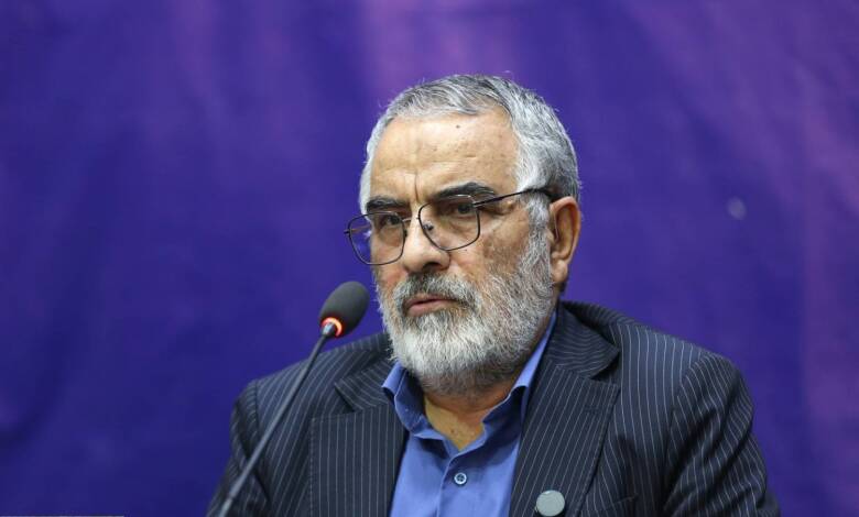  به گزارش اقتصادمحور  به نقل از پایگاه اطلاع رسانی و خبری آستان حجت‌الاسلام انصاری، دبیر ستاد، با اشاره به شهادت آیت‌الله رئیسی و همراهان گفت: امسال مراسم را بدون رهبر شهیدمان برگزار می‌کنیم که برای همه بسیار سخت و ناباورانه است.