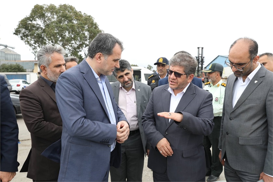 به گزارش اقتصادمحور، معاون وزیر راه و شهرسازی و مدیرعامل شرکت راه‌آهن جمهوری اسلامی ایران، در راس هیاتی از مدیران این شرکت، به منظور بررسی تحقق سهم ۲۵ درصدی حمل ریلی کالا از بنادر در برنامه هفتم توسعه، از بندر امیرآباد بازدید و با مدیرکل این بندر دیدار و گفت‌وگو کرد.