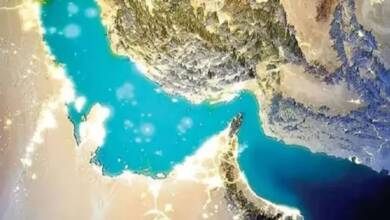 به گزارش اقتصادمحور به نقل از فارس، در حالی که تنگه هرمز به عنوان شاهرگ حیاتی انرژی جهان، روزانه محل عبور حدود ۲۰ درصد از نفت و گاز جهانی است، تداوم تنش‌ها و بسته شدن عملاً این آبراه مهم، کشور‌های عربی جنوب خلیج فارس را با بحران اقتصادی بی‌سابقه‌ای مواجه کرده است.