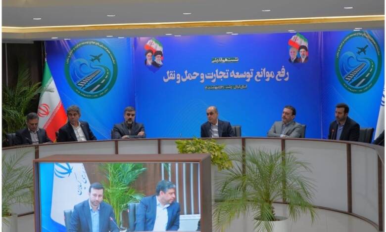 به گزارش اقتصادمحور به نقل از سازمان بنادر و دریانوردی،  محمد شکیبی‌ نسب در نشست هم‌اندیشی رفع موانع توسعه تجارت و حمل‌ونقل که با حضور مسئولان ارشد هشت استان کشور به میزبانی استانداری گیلان برگزار شد، اظهار داشت: برای موفقیت در مسیر توسعه تجارت و حمل‌ونقل، باید هماهنگی و هم‌افزایی میان همه بخش‌های مرتبط، از جمله استانداری‌ها، متولیان ذیربط در امر تشریفات ترخیص کالا، بخش خصوصی و متولیان حمل‌ونقل تقویت شود و موفقیت این مسیر با نگاه مشترک همه مجموعه‌ها برای رفع موانع امکان‌پذیر است.
