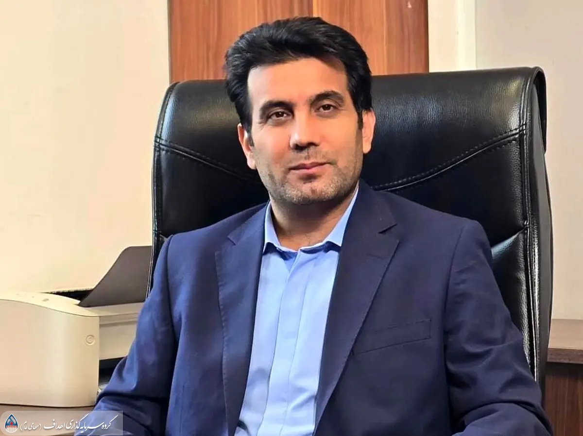 به گزارش اقتصادمحور به نقل از روابط عمومی گروه سرمایهگذاری اهداف، متن کامل این یادداشت به این شرح است: صنعت مالی جهان در سالهای اخیر تحولات عمیقی را تجربه کرده است. اگر در گذشته بسیاری از نهادهای مالی و سرمایهگذاری، بخش عمده درآمد خود را از محل بازدهی داراییها تأمین میکردند، امروز الگوی موفق در میان هلدینگهای بزرگ مالی جهان بر ایجاد اکوسیستمهای مالی یکپارچه استوار شده است.