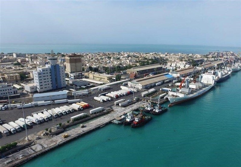 به گزارش وقایع نیوز به نقل از مانا، ارسلان زارع، استاندار بوشهر شامگاه سهشنبه در دیدار با معاون اول رئیسجمهور، ضمن قدردانی از حمایتهای دولت وفاق ملی از پروژههای کلان این استان اظهار داشت: با وحدت و انسجام میان مردم و مسئولان و حمایتهای دولت، فضای عمومی استان بوشهر از امنیت، آرامش و همدلی مطلوبی برخوردار است و روند اجرای پروژههای عمرانی و اقتصادی در مسیر پیشرفت قرار دارد.