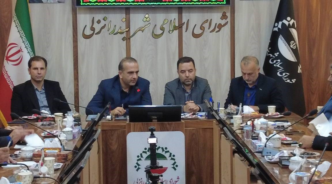 به گزارش وقایع نیوز به نقل از روابط عمومی و امور بین‌الملل سازمان منطقه آزاد انزلی، مراسم امضای توافق‌نامه همکاری میان سازمان منطقه آزاد انزلی و شهرداری بندرانزلی با حضور مصطفی طاعتی‌مقدم، رئیس هیئت‌مدیره و مدیرعامل به همراه معاونین سازمان ، حسن کاظم پور، دادستان شهرستان بندر انزلی، صادق صادق‌پور، شهردار بندرانزلی، شعبان جعفری، رئیس شورای اسلامی شهر بندرانزلی و جمعی از اعضای شورای اسلامی شهر برگزار شد.