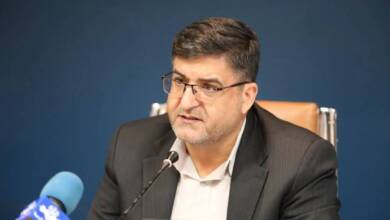 به گزارش اقتصادمحور: باور قلبی او بر «اقدامات کوچک با اثرات بزرگ» استوار است؛ به این معنی که شاید خیلی از کارها در نگاه اول ساده به نظر برسند، اما وقتی عمقِ تأثیرشان را می‌بینیم، متوجه می‌شویم که چه گره‌های بزرگی را از کار مردم باز کرده‌اند.