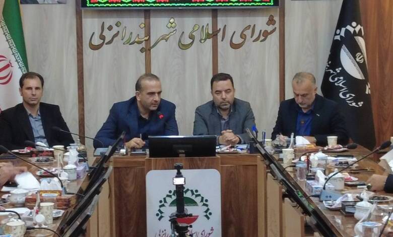 به گزارش وقایع نیوز به نقل از روابط عمومی و امور بین‌الملل سازمان منطقه آزاد انزلی، مراسم امضای توافق‌نامه همکاری میان سازمان منطقه آزاد انزلی و شهرداری بندرانزلی با حضور مصطفی طاعتی‌مقدم، رئیس هیئت‌مدیره و مدیرعامل به همراه معاونین سازمان ، حسن کاظم پور، دادستان شهرستان بندر انزلی، صادق صادق‌پور، شهردار بندرانزلی، شعبان جعفری، رئیس شورای اسلامی شهر بندرانزلی و جمعی از اعضای شورای اسلامی شهر برگزار شد.