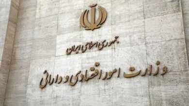 به گزارش اقتصادمحور به نقل از وزارت امور اقتصادی و دارایی، پس از بروز شرایط اضطرار ناشی از جنگ تحمیلی و تأثیر آن بر فعالیت بسیاری از بنگاه‌های اقتصادی کشور، حفظ اشتغال موجود و جلوگیری از کاهش نیروی کار به یکی از اولویت‌های اصلی دولت تبدیل شد. در همین راستا و بر اساس مصوبات شورای عالی امنیت ملی و کارگروه اقتصادی دولت، وزارت امور اقتصادی و دارایی مأمور شد سازوکار اجرایی حمایت از اشتغال بنگاه‌های اقتصادی آسیب‌دیده را در کوتاه‌ترین زمان ممکن طراحی و اجرا کند.