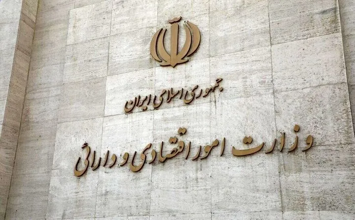 به گزارش اقتصادمحور به نقل از وزارت امور اقتصادی و دارایی، پس از بروز شرایط اضطرار ناشی از جنگ تحمیلی و تأثیر آن بر فعالیت بسیاری از بنگاههای اقتصادی کشور، حفظ اشتغال موجود و جلوگیری از کاهش نیروی کار به یکی از اولویتهای اصلی دولت تبدیل شد. در همین راستا و بر اساس مصوبات شورای عالی امنیت ملی و کارگروه اقتصادی دولت، وزارت امور اقتصادی و دارایی مأمور شد سازوکار اجرایی حمایت از اشتغال بنگاههای اقتصادی آسیبدیده را در کوتاهترین زمان ممکن طراحی و اجرا کند.