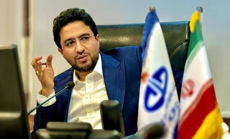 به گزارش اقتصادمحور به نقل از صدای پتروشیمی، کمیل پورضیائی، مدیرعامل شرکت پتروشیمی خارک، در مجمع عمومی عادی سالیانه این شرکت ضمن تشریح عملکرد و برنامه‌های توسعه‌ای “شخارک”، از اجرای طرح‌های جدید برای تکمیل زنجیره ارزش و افزایش ظرفیت عملیاتی خبر داد.