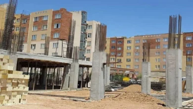 به گزارش اقتصادمحور به نقل از وزارت راه و شهرسازی، علی نبیان افزود: در اجرای قانون حمایت از خانواده و طرح جوانی جمعیت، سازمان ملی زمین و مسکن از همه ظرفیتها و پتانسیلهای موجود برای تامین زمین و واگذاری آن به متقاضیان واجد شرایط استفاده کرده است. در این طرح، از میان ثبتنام شدگان، ۳۱۶ هزار نفر به عنوان متقاضی واجد شرایط شناخته شدند.
