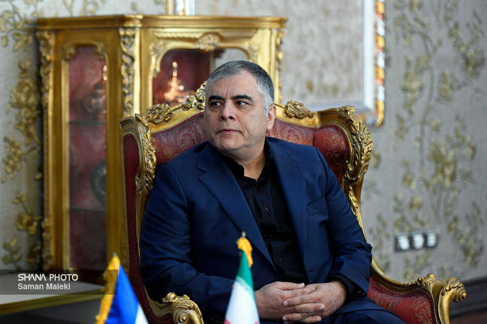 به گزارش وقایع نیوز: محسن پاک‌نژاد با اشاره به دیدار با وزیر امورخارجه نیکاراگوئه به شانا گفت: از مواضع مناسب دولت و مردم نیکاراگوئه در همسویی با دولت و ملت ایران تشکر می‌کنم.