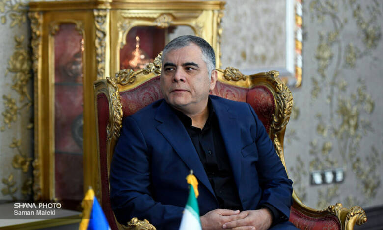 به گزارش وقایع نیوز: محسن پاک‌نژاد با اشاره به دیدار با وزیر امورخارجه نیکاراگوئه به شانا گفت: از مواضع مناسب دولت و مردم نیکاراگوئه در همسویی با دولت و ملت ایران تشکر می‌کنم.
