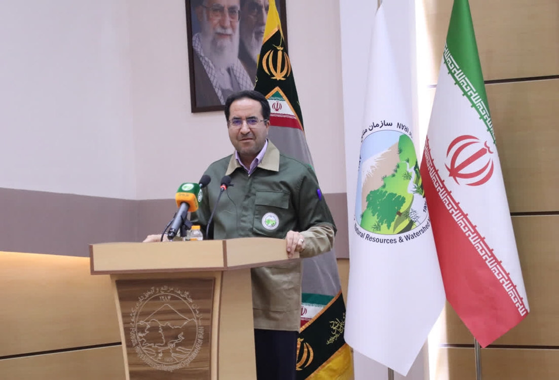 به گزارش اقتصادمحور به نقل از روابط عمومی سازمان منابع طبیعی و آبخیزداری کشور، رضا افلاطونی در رویداد ملی «سلام جنگلبان» با تبریک این روز و با گرامیداشت یاد و خاطره شهدای جهاد کشاورزی و منابع طبیعی به‌ویژه شهدای جنگلبان، اظهار کرد: منابع طبیعی، جنگل‌ها، مراتع، پوشش گیاهی، آب و خاک امانتی است که از نسل‌های گذشته به ما رسیده و باید آن را برای آیندگان حفظ کنیم؛ از این رو، نباید اهمیت و نقش خود را در حفاظت از این سرمایه ملی دست‌کم بگیریم.